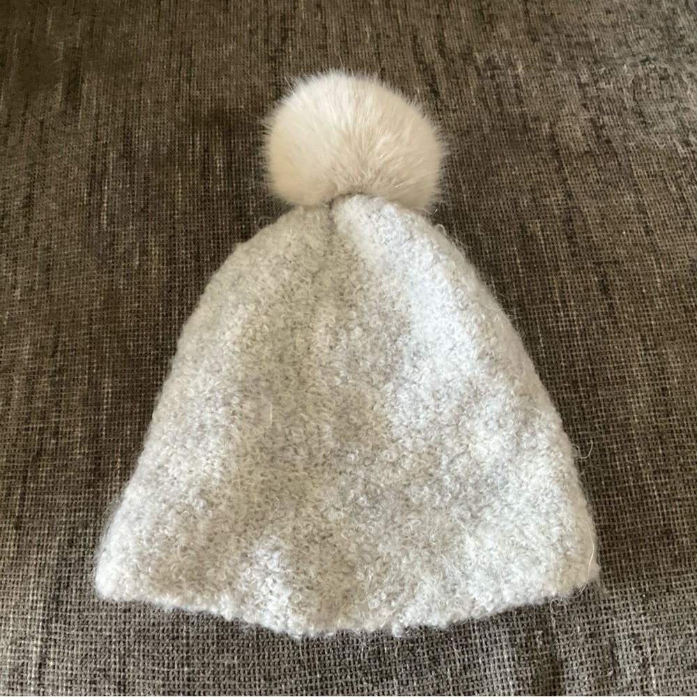 Universal Thread Pom Beanie (OS)